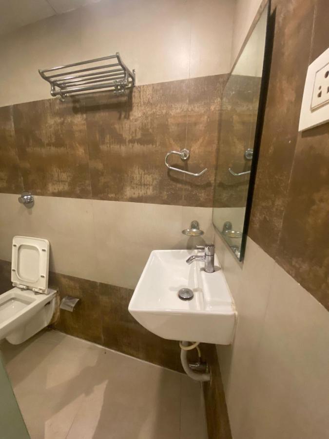 Garden Creek Residency - Near To Mumbai International Airport Hotel Екстериор снимка
