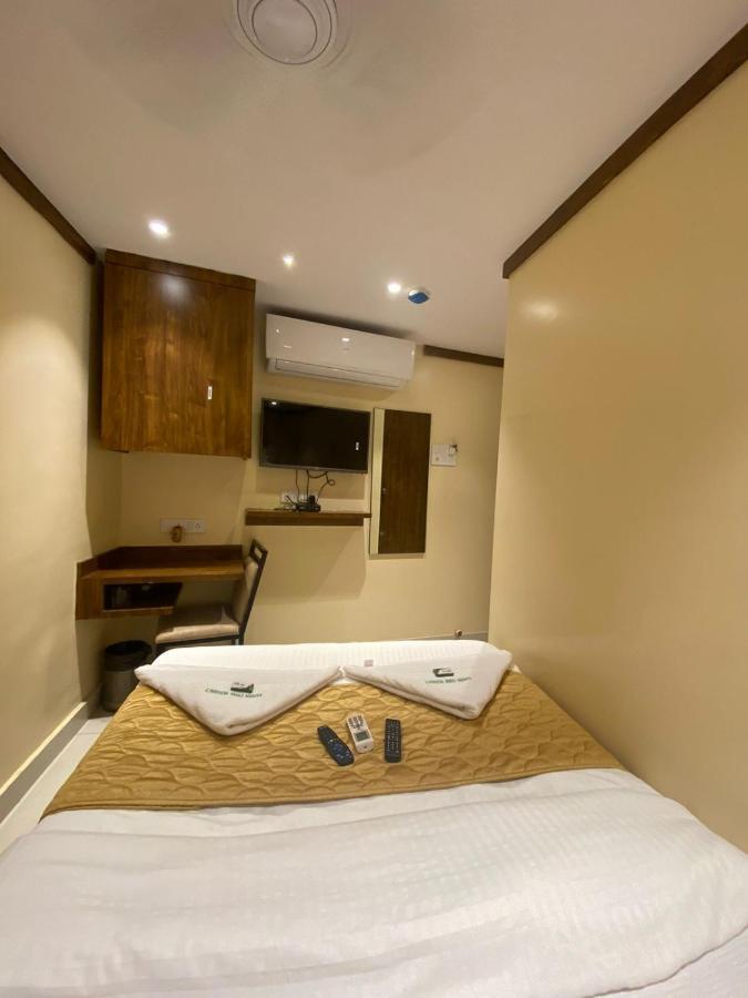Garden Creek Residency - Near To Mumbai International Airport Hotel Екстериор снимка
