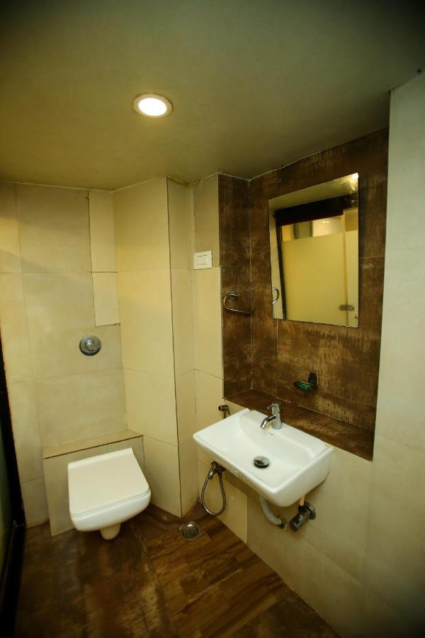 Garden Creek Residency - Near To Mumbai International Airport Hotel Екстериор снимка