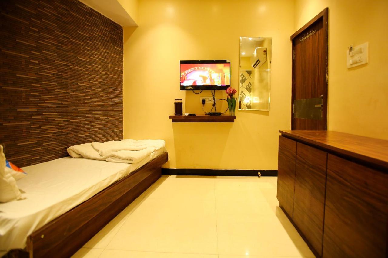 Garden Creek Residency - Near To Mumbai International Airport Hotel Екстериор снимка