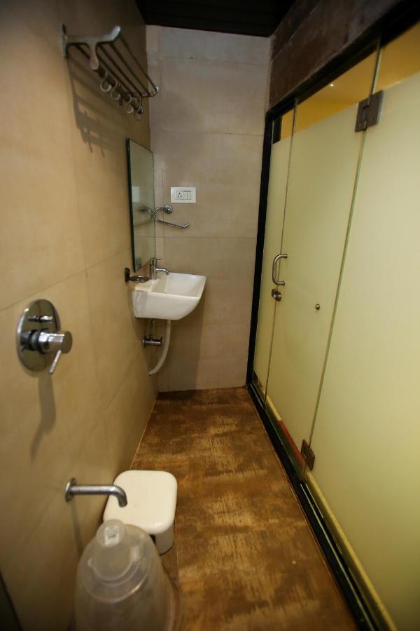 Garden Creek Residency - Near To Mumbai International Airport Hotel Екстериор снимка